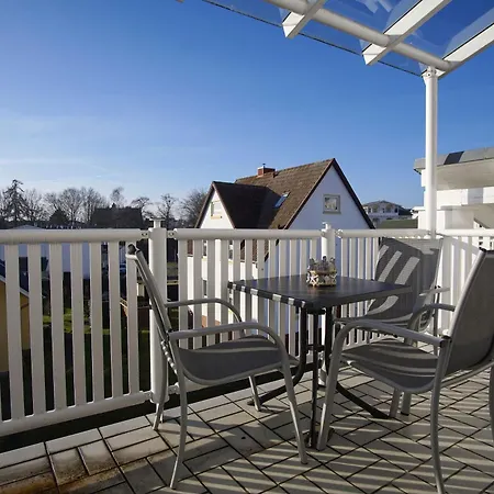 In Zentraler Lage Und Mit Balkon - Karola 18 * Goehren (Ruegen)