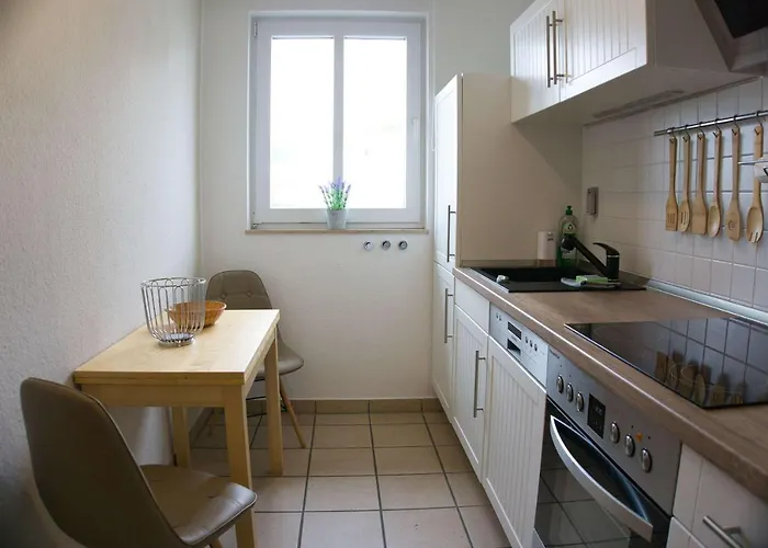In Zentraler Lage Und Mit Balkon - Karola 18 Appartement