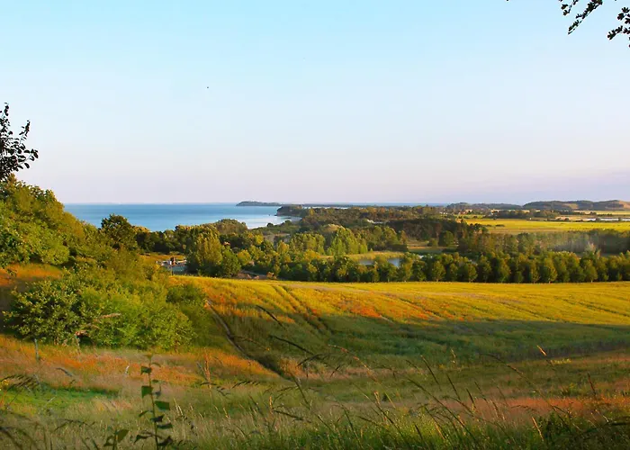 In Zentraler Lage Und Mit Balkon - Karola 18 * Goehren (Ruegen)