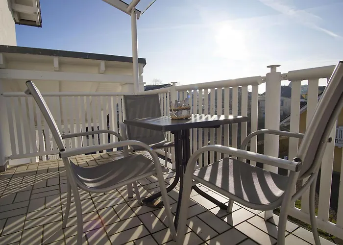 In Zentraler Lage Und Mit Balkon - Karola 18 Goehren (Ruegen)